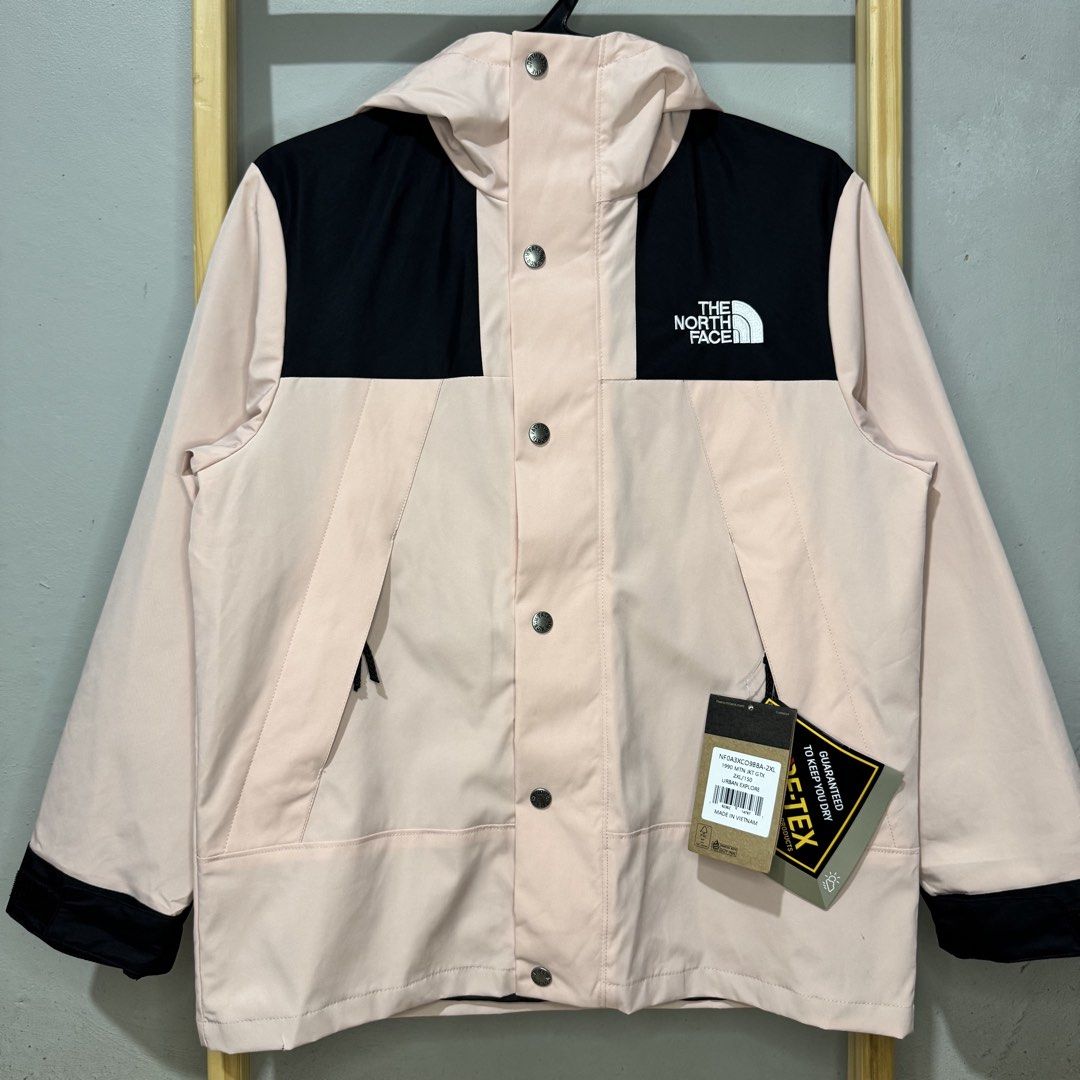 THE NORTH FACE hoodie jacket (Category: Babies & Kids Fashion) located in Valenzuela. Submitted by thriftynanay88 (Listing ID 1469669249, Image 1). Description: Size 150 on tag, best fit M-Semi L womens May cuts sa baba (unnoticeable) .