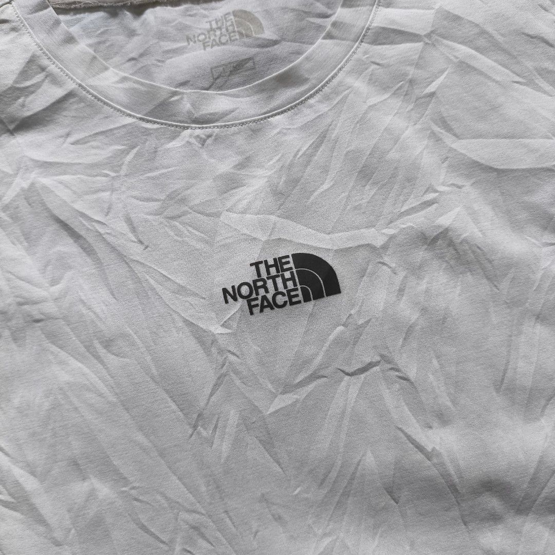 The North Face Modern Explore Sleeveless Tshirt (Category: Tshirts & Polo Shirts ) located in Manila. Submitted by shykes_26 (Listing ID 1469650698, Image 3). Description: Dimensions Width - 22 Length - 27.5 Size on tag - L Issues - None.