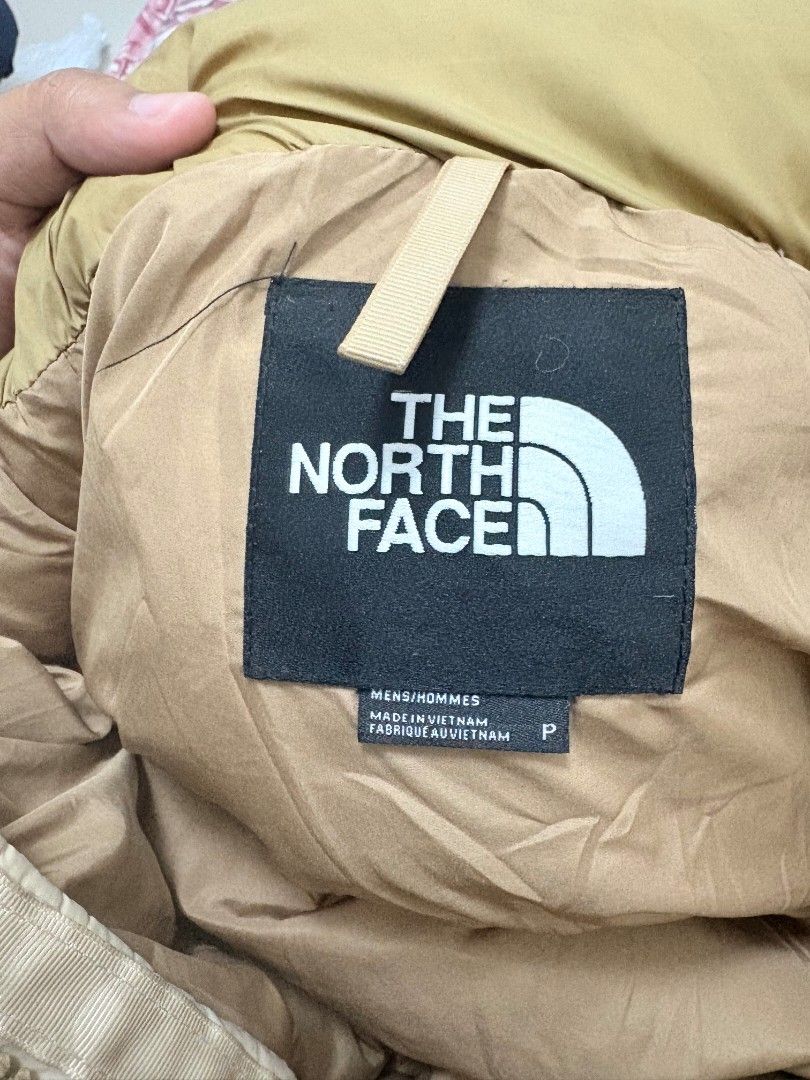 The North Face Puffer Jacket 700 (Category: Coats, Jackets and Outerwear) located in Mabitac. Submitted by kuyagieeeee (Listing ID 1469581616, Image 2). Description: 27 length 24 width need wash.
