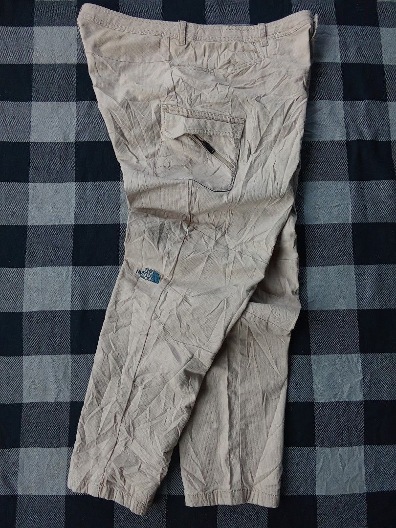 The North Face Tactical Pants (Category: Chinos) located in Polomolok. Submitted by timog_high_ice (Listing ID 1469644606, Image 2). Description: - Excellent - Waist 36 - Length 40 - Tactical issue last pic ( Very minimal ) Ang pogi nito ❤️.