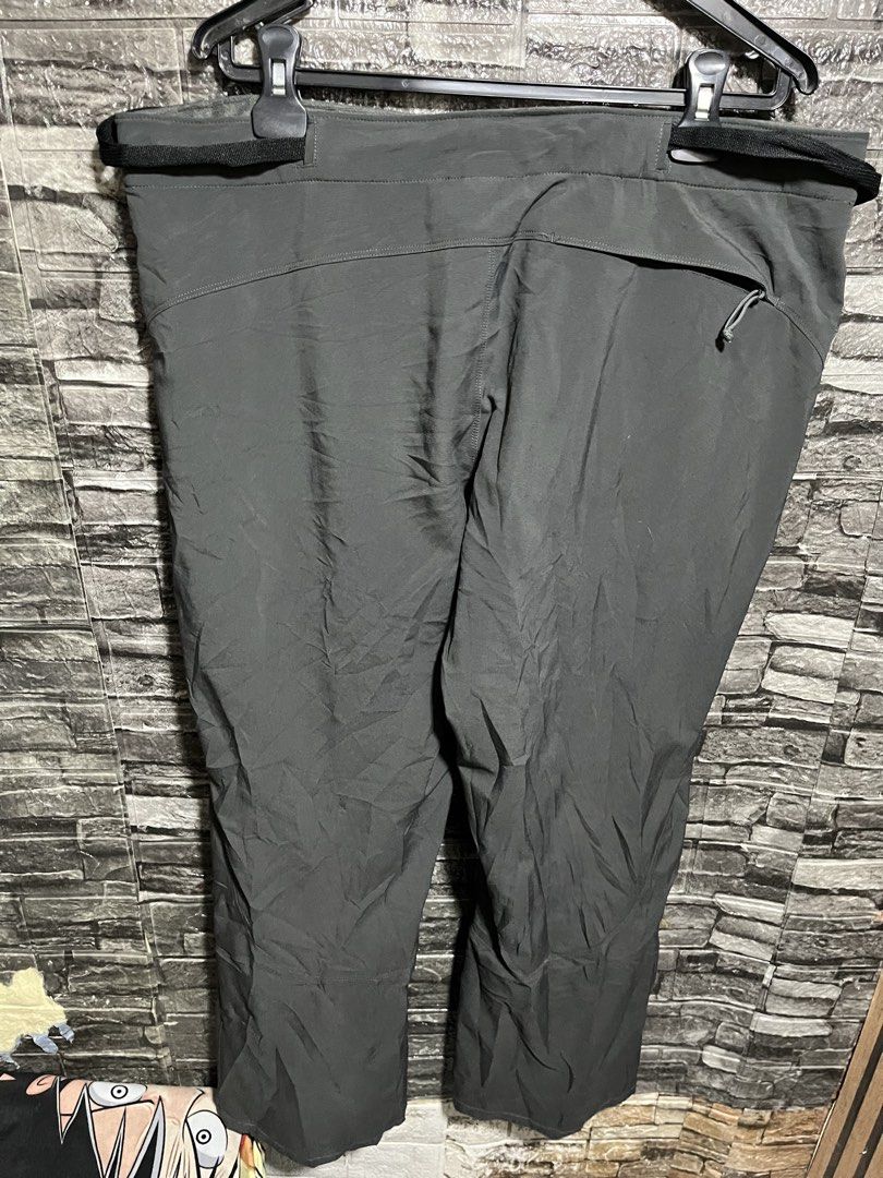 The North Face Verb Pants (Category: Activewear) located in Manila. Submitted by flex_curation (Listing ID 1469701317, Image 3). Description: 36W 38.5L 9.5HEM IN VERY GOOD CONDITION BACOOR CAVITE LOC.