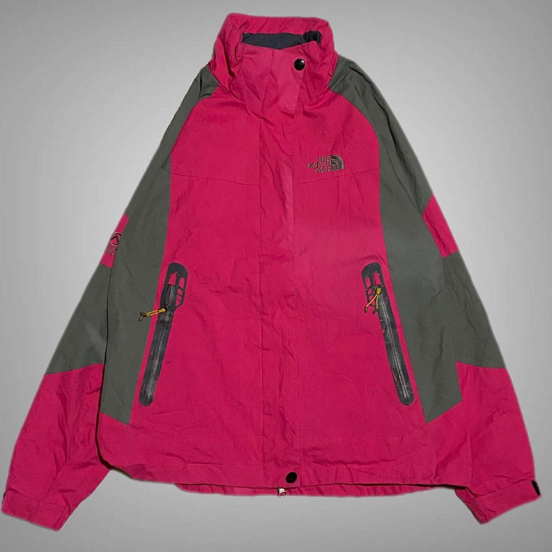 The North Face x Columbia ASPACK (Category: Coats, Jackets and Outerwear) located in Mabalacat. Submitted by stellargarments (Listing ID 1469737401, Image 3). Description: The North Face Summit Series L: 26 W : 22.5 8/10 EMBROIDERED BACK TO BACK LOGOS VELCRO RIBBINGS SMOOTH ZIPPERS WITH INSIDE POCKET & 2 WAY ZIPPER VERY COMFY & SMOOTH ON SKIN NEED WASH STAINS SA BANDANG POCKETS & SA PABABA cut maraming washtags FRESH FROM BALE columbia red windbr
