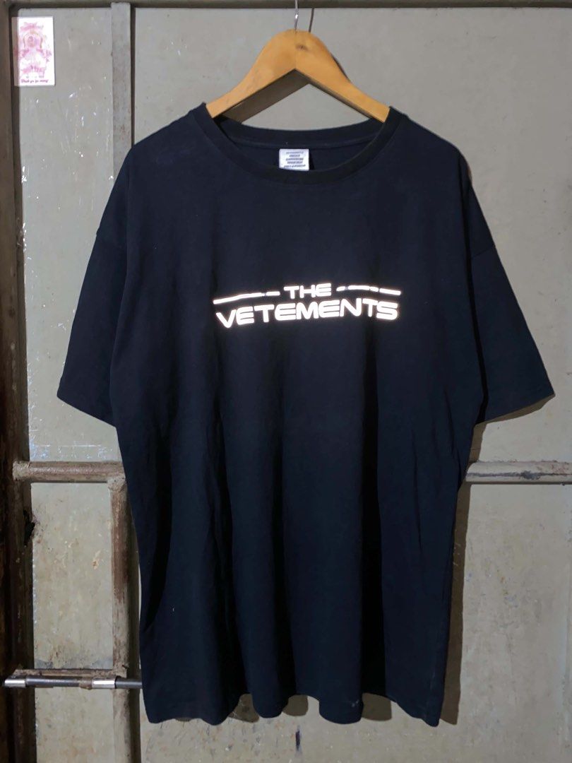 THE VETEMENTS REFLECTORIZE LOGO DESIGN (Category: Luxury Apparel) located in Naga. Submitted by hubthrift2 (Listing ID 1469665237, Image 3). Description: Details and Measurements Color-Black Length-28.5 Width-22 Color rate-9.5/10 Need wash No issue.