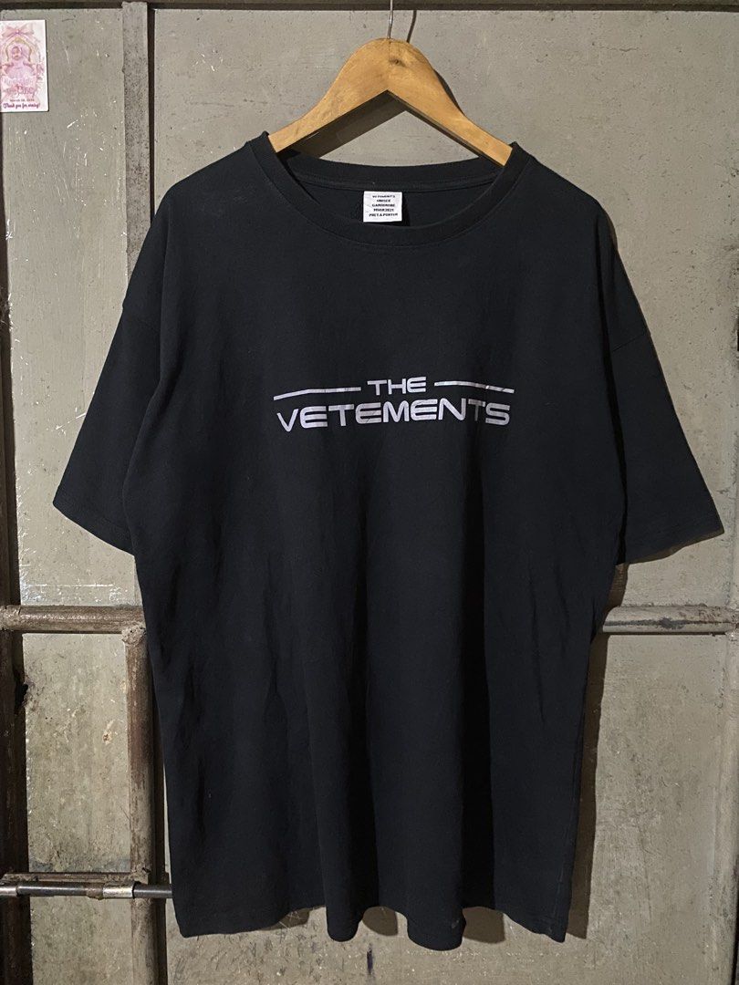THE VETEMENTS REFLECTORIZE LOGO DESIGN (Category: Luxury Apparel) located in Naga. Submitted by hubthrift2 (Listing ID 1469665237, Image 2). Description: Details and Measurements Color-Black Length-28.5 Width-22 Color rate-9.5/10 Need wash No issue.