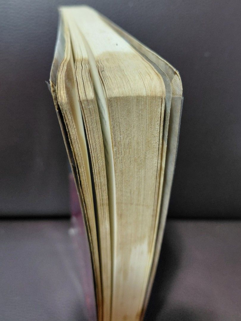 The XL Beauty by superjelly (Category: Storybooks) located in Manila. Submitted by er747 (Listing ID 1469608908, Image 3). Description: - Title: The XL Beauty by superjelly - Inclusions: Original matching bookmark; With plastic cover - Condition: Stains around edges (due to syrup) but text or the inside is unaffected and readable; solid spine Original Price: Php 195 (From NBS).
