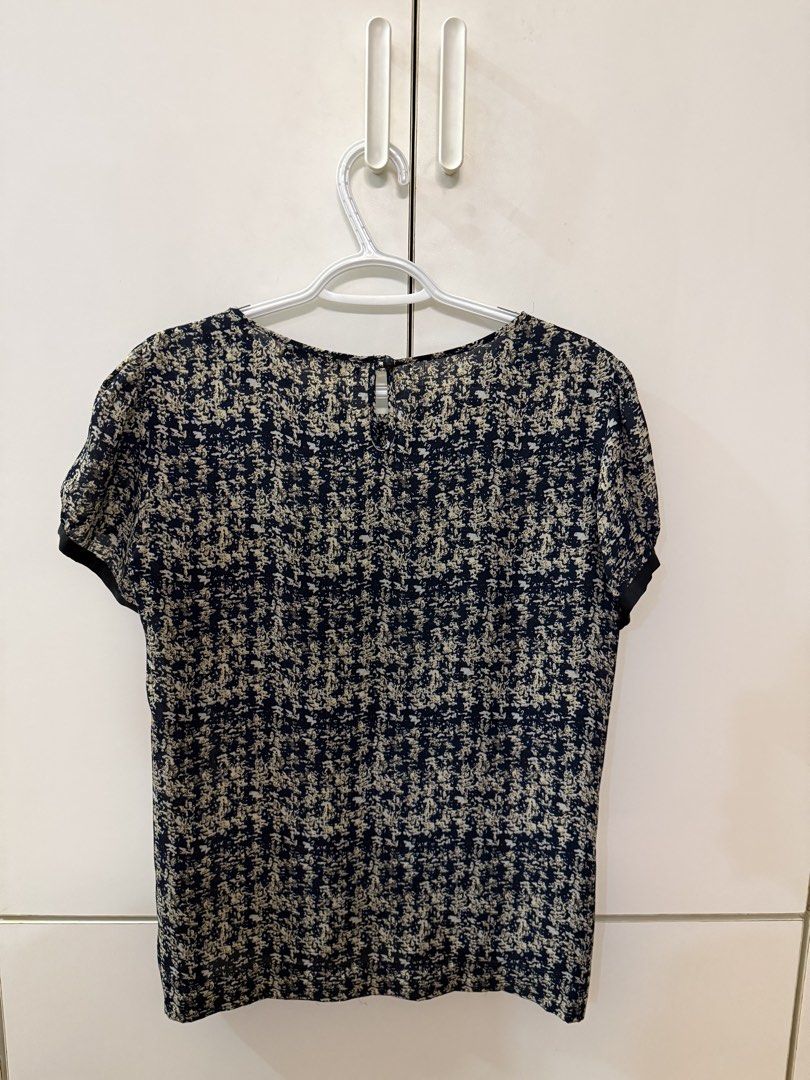 Third Culture by So-En black printed top (Category: Blouses) located in Quezon City. Submitted by hazpreloved (Listing ID 1469710015, Image 3). Description: Actual photos posted Discounts available for bulk orders! Tags: sm woman, xara, paperdolls, so-en, calypso, essenxa, plus size .