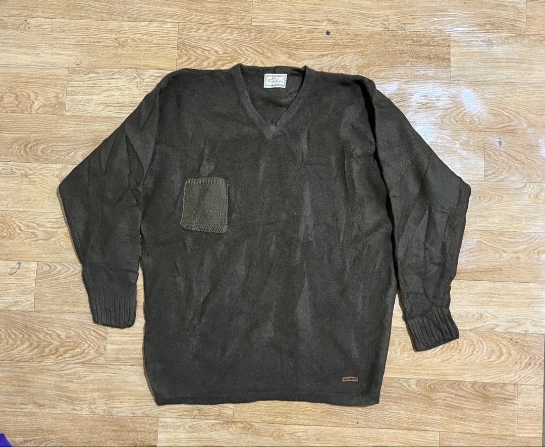 Thomas burberry wool sweater vintage (Category: Luxury Apparel) located in Zamboanga. Submitted by alterramz08 (Listing ID 1469743183, Image 1). Description: Thomas burberry wool sweater vintage Size xl Width 24 Length 29 Verygood Condition Price : 1,500 Pesos !!.