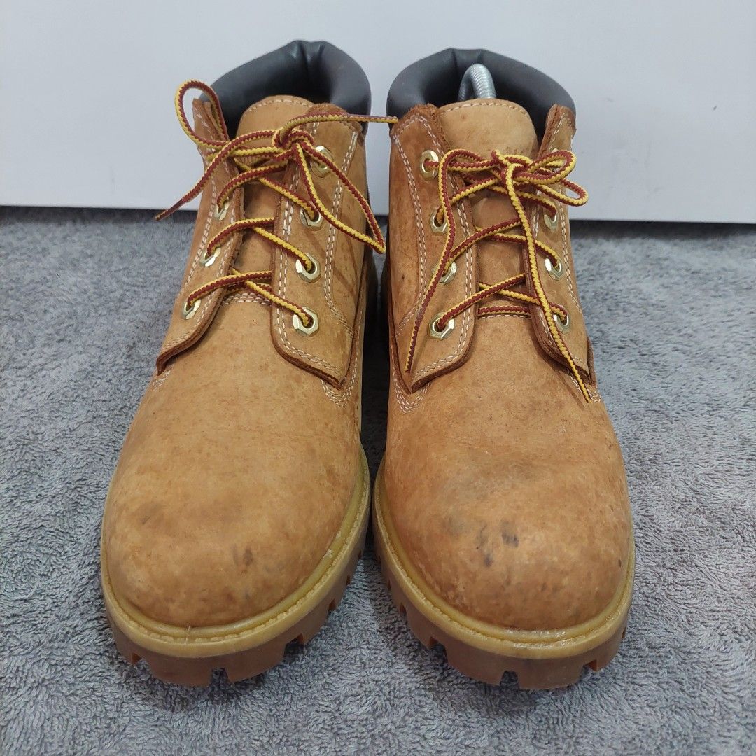 Timberland (Category: Boots) located in Lucena. Submitted by primotheo24 (Listing ID 1469685899, Image 3). Description: Timberland Chukka Size 8 Wide on tag Used Good Condition Visible Patinas P 2,750 plus sf.