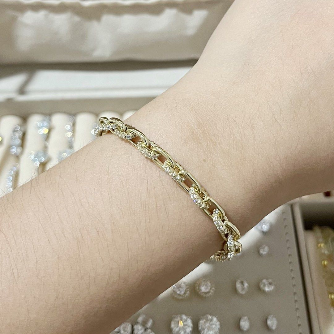T-LOCK GOLD BRACELET (Category: Bracelets) located in Talavera. Submitted by curatedbykhy (Listing ID 1469689612, Image 3). Description: so shiny!! puno ng stones!! light gold color.