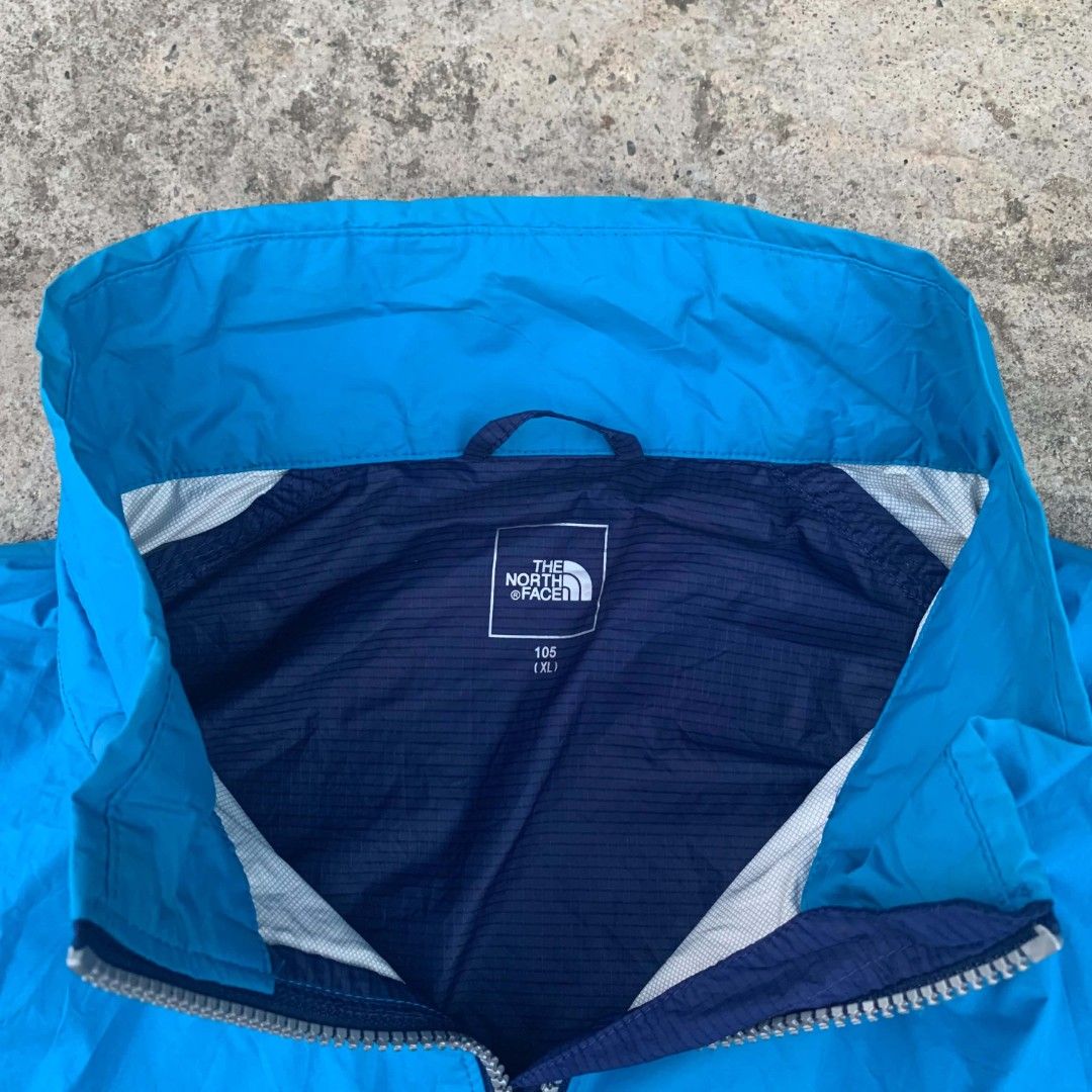 TNF (Category: Coats, Jackets and Outerwear) located in Manila. Submitted by silentocean_2ad617 (Listing ID 1469678642, Image 3). Description: TNF size:L-XL 23 x 27 Excellent condition Color rate:9.5/10 MINE:900+sf.
