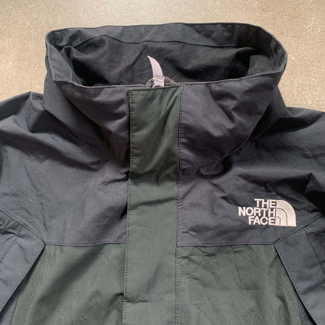 TNF GORE-TEX (Category: Coats, Jackets and Outerwear) located in Manila. Submitted by silentocean_2ad617 (Listing ID 1469677964, Image 3). Description: TNF GORE-TEX color black size:XL 25 x 28.5 Excellent condition Color rate:9.5/10 MINE:1100+sf.