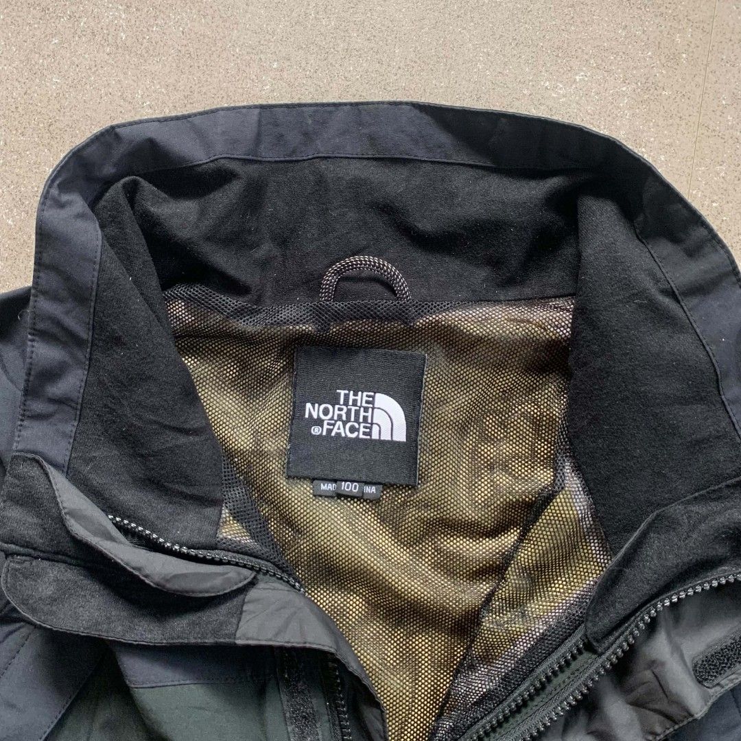 TNF GORE-TEX (Category: Coats, Jackets and Outerwear) located in Manila. Submitted by silentocean_2ad617 (Listing ID 1469677964, Image 2). Description: TNF GORE-TEX color black size:XL 25 x 28.5 Excellent condition Color rate:9.5/10 MINE:1100+sf.