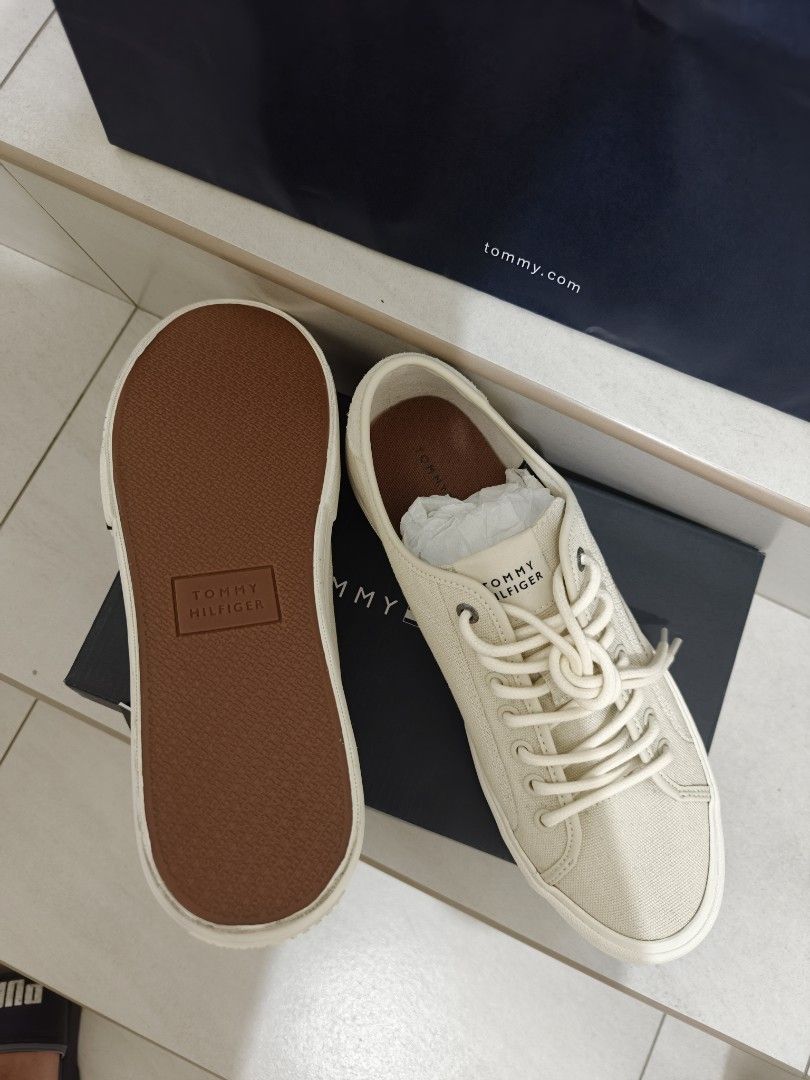 Tommy Hilfiger Brand New (Category: Sneakers) located in Los Banos. Submitted by Rsilva90 (Listing ID 1469610881, Image 3). Description: tommy Hilfiger shoes Size: US 9 Euro 42 27CM Slight Negotiable Can do meet ups or lalamove accepting Gcash or Online banking Laguna Area.