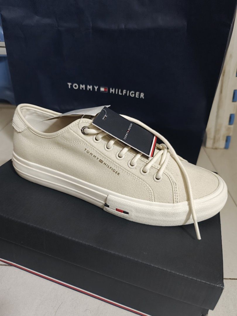 Tommy Hilfiger Brand New (Category: Sneakers) located in Los Banos. Submitted by Rsilva90 (Listing ID 1469610881, Image 2). Description: tommy Hilfiger shoes Size: US 9 Euro 42 27CM Slight Negotiable Can do meet ups or lalamove accepting Gcash or Online banking Laguna Area.