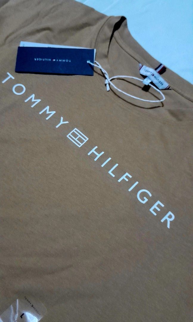 Tommy Hilfiger Classic Tee (Category: Blouses) located in Victoria. Submitted by wearnsel (Listing ID 1469581762, Image 2). Description: Womens Classic Fit 💯 Original Brandnew Available size: Small W19 x L25 Medium W20 x L25 Large W21 x L26 P2,199 Items from Australia DISCLAIMER: We are not affiliated with any of the brands mentioned in our post. All copyrights are solely of the original brand owner..