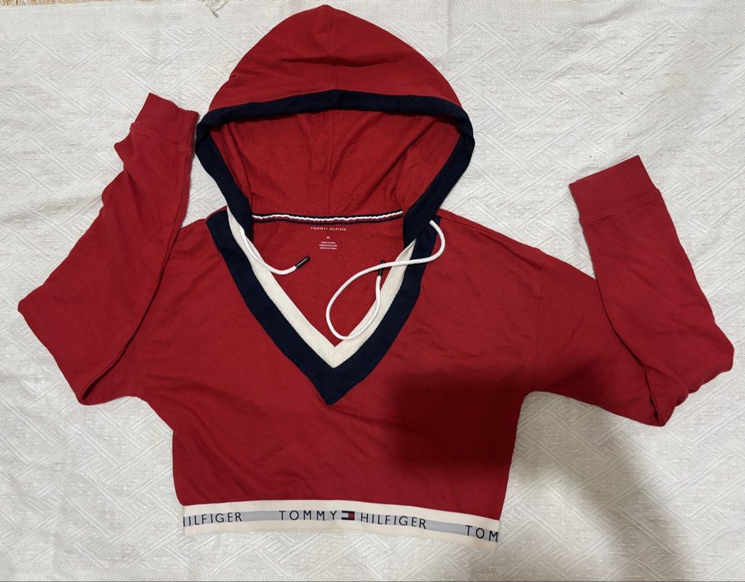 Tommy Hilfiger Crop Top (Category: Activewear) located in Caloocan City. Submitted by chleeo.lscn (Listing ID 1469695226, Image 1). Description: need wash.