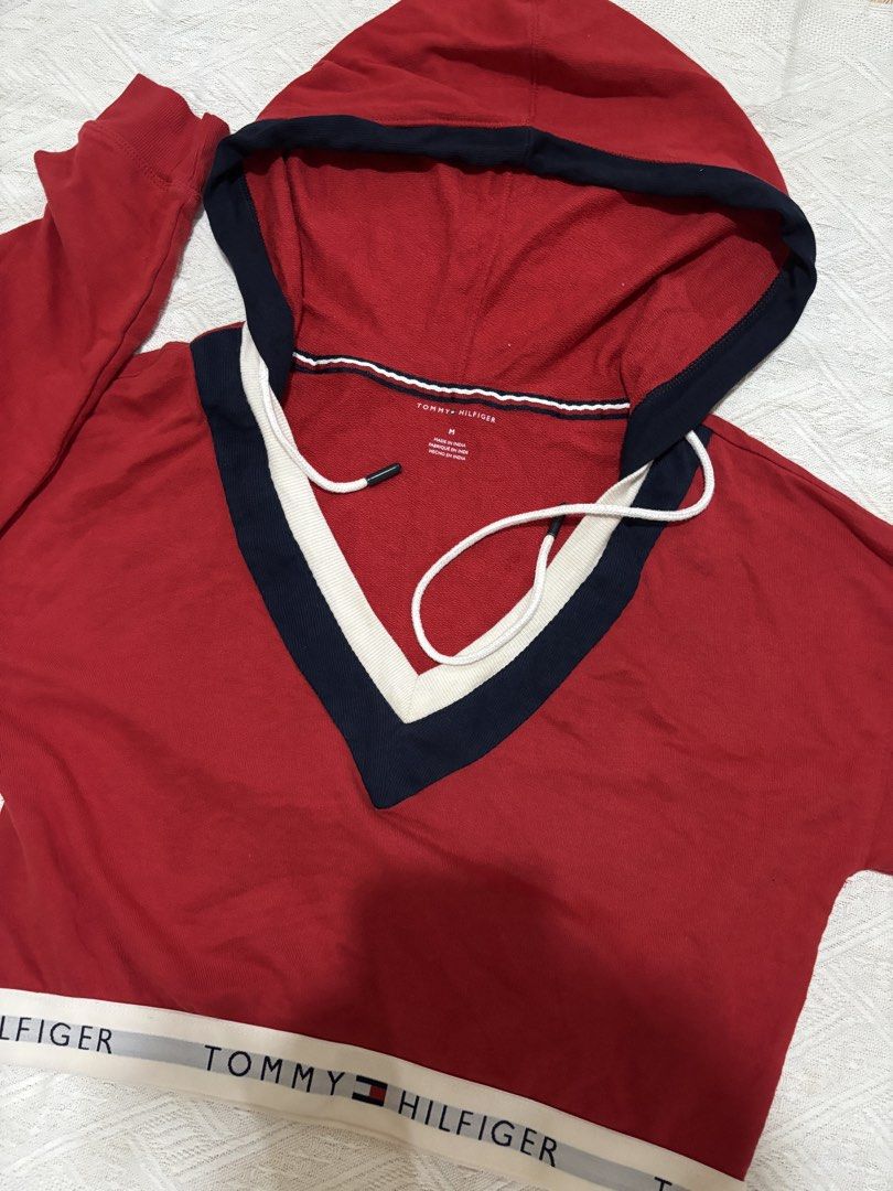 Tommy Hilfiger Crop Top (Category: Activewear) located in Caloocan City. Submitted by chleeo.lscn (Listing ID 1469695226, Image 2). Description: need wash.