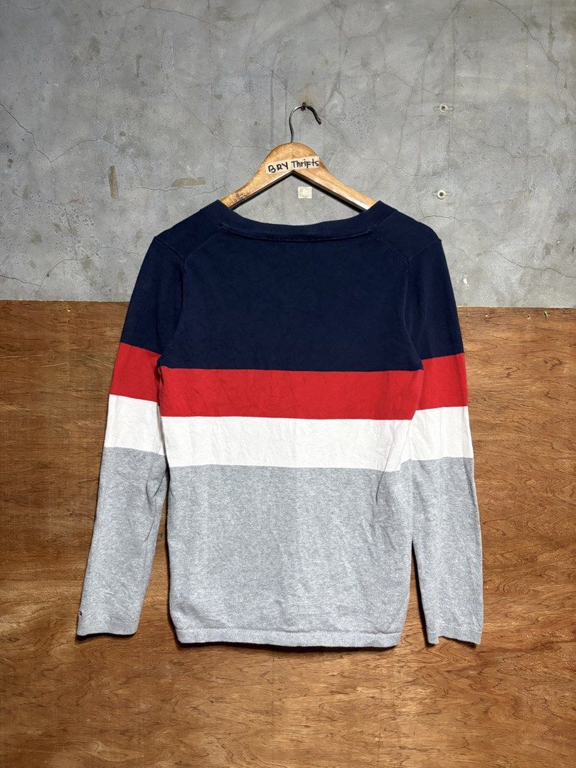 Tommy Hilfiger Knit Sweater (Category: Others Tops) located in Aparri. Submitted by bry_thrifts (Listing ID 1469685164, Image 2). Description: Width: 19” Length: 25” Color rate: 9.8/10 Condition: 9.8/10 Issue: Need wash.