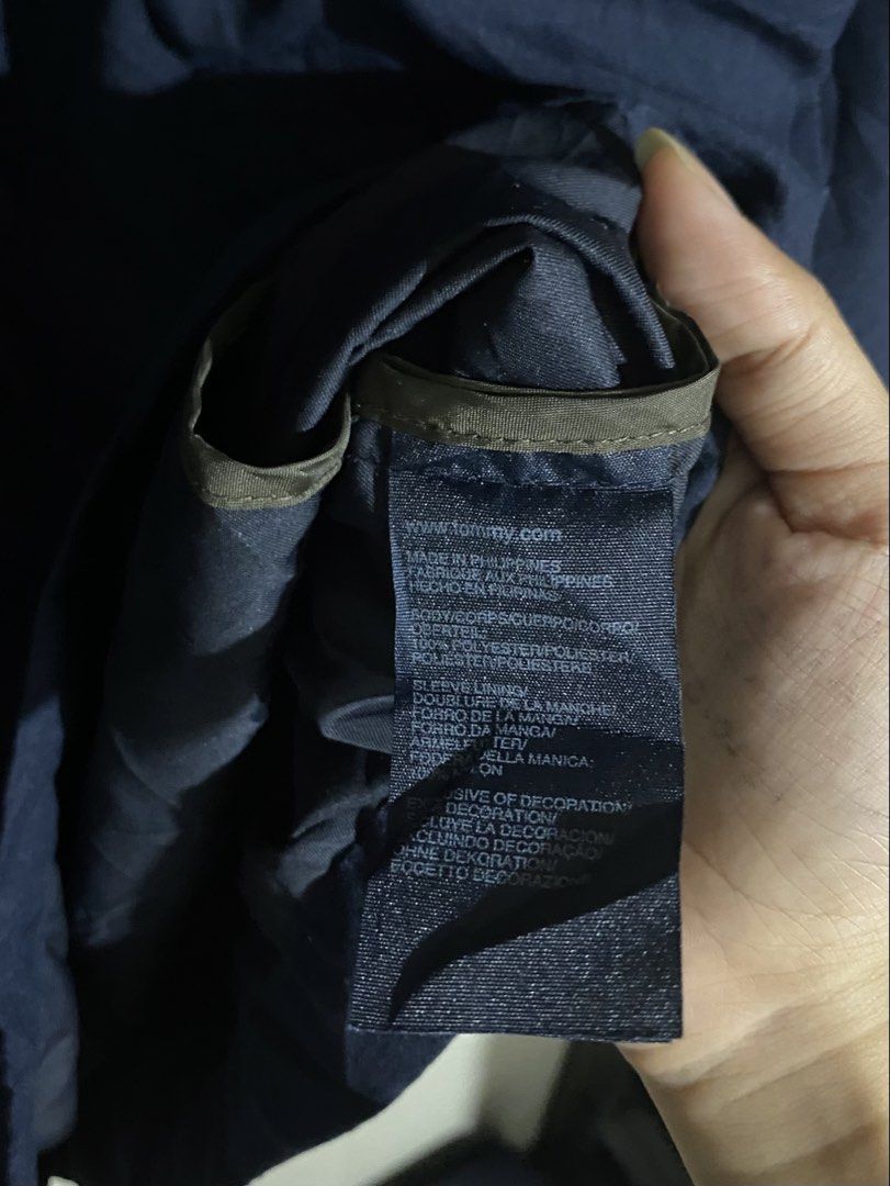 Tommy Hilfiger Men's Windbreaker Jacket (Category: Coats, Jackets and Outerwear) located in Iloilo. Submitted by the_9tees_club (Listing ID 1469640783, Image 3). Description: Width: 24 inches Length: 33 inches.