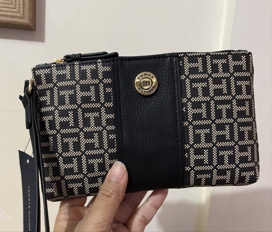 Tommy Hilfiger Monogram Wristlet Wallet (Category: Wallets & Card holders) located in Cavite. Submitted by chubbsavenue (Listing ID 1469641370, Image 3). Description: .