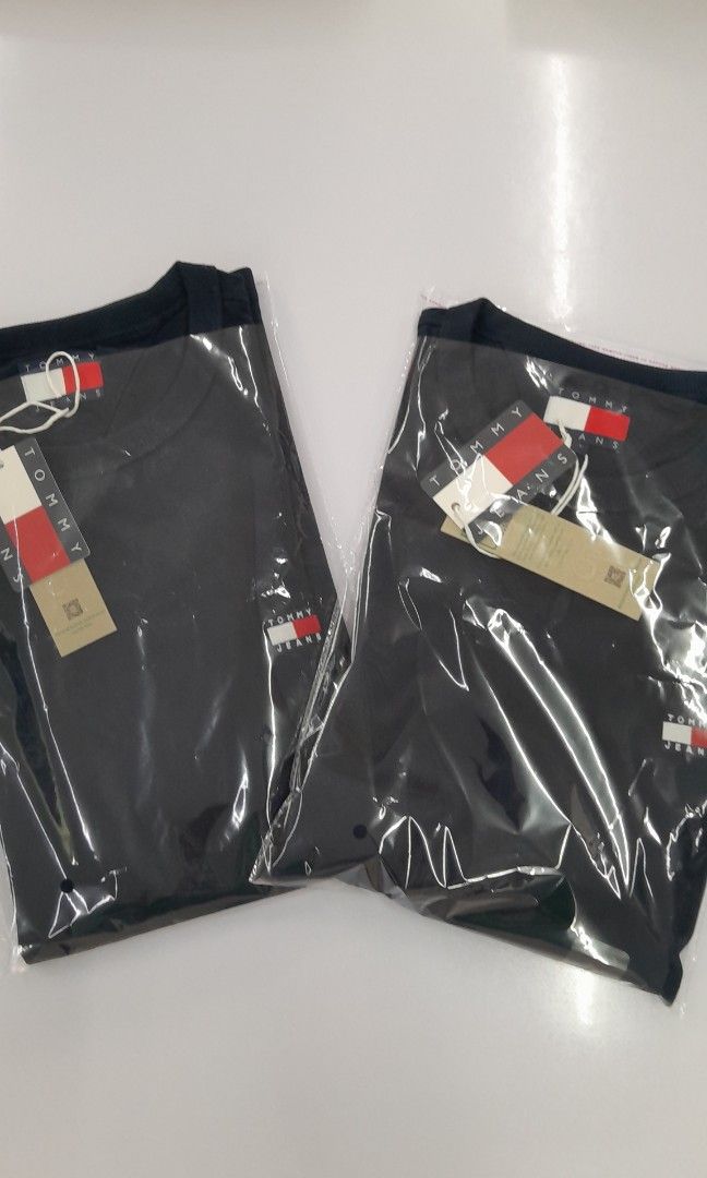 Tommy Hilfiger Shirt (Category: Tshirts & Polo Shirts ) located in Victoria. Submitted by wearnsel (Listing ID 1469584352, Image 3). Description: Mens Regular Fit 💯 Original Brandnew Available size: Large (2) W22 x29 P2,199 Items from Australia DISCLAIMER: We are not affiliated with any of the brands mentioned in our post. All copyrights are solely of the original brand owner..