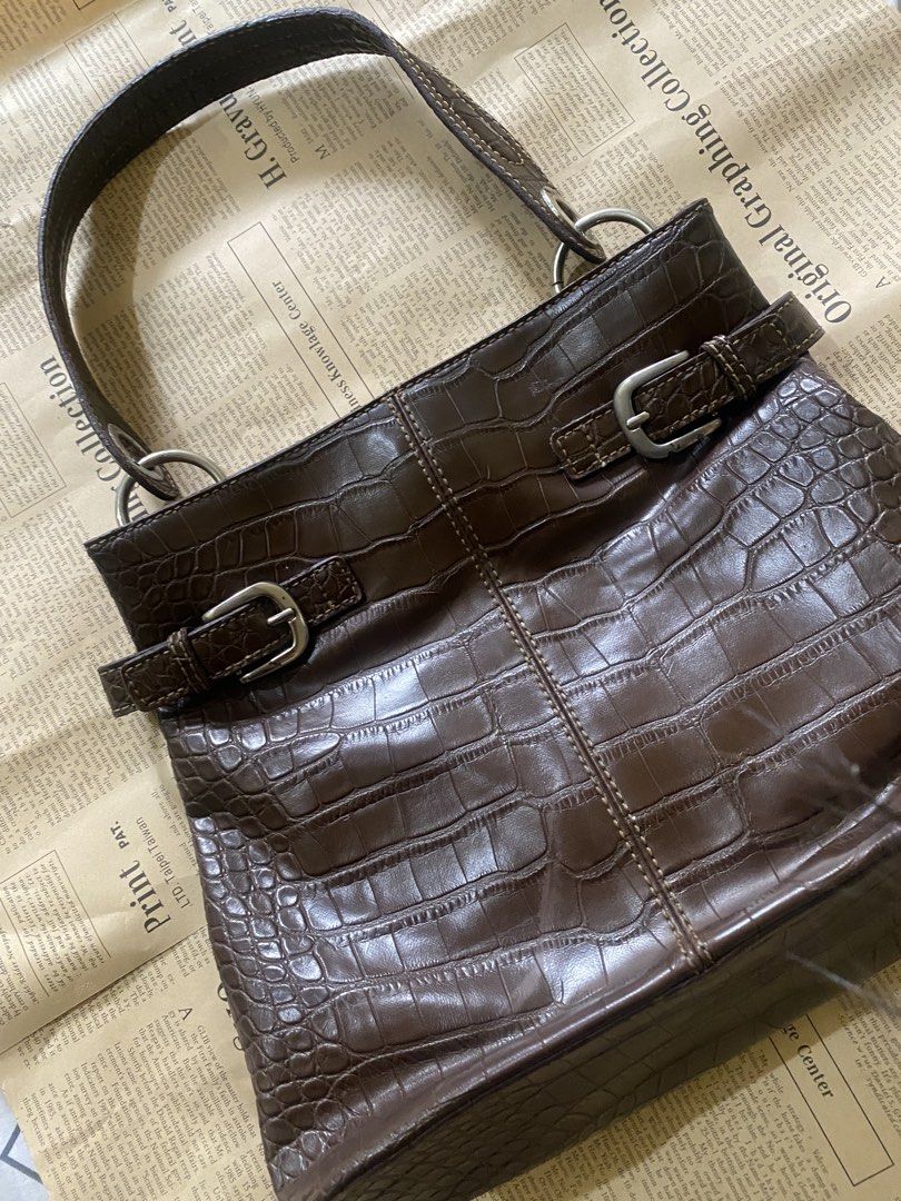 Tommy Hilfiger Shoulder ( FREE SHIPPING) (Category: Shoulder Bags) located in Davao. Submitted by kuromisplace (Listing ID 1466149534, Image 3). Description: 📌last price posted This Tommy H hand bag. This is a great bag for your daily use, whether at work or doing errands. There are 3 compartments inside and middle compartment has zip closure. The bag itself can be closed by a magnetic button. You can fit a small iPad or tablet in one of the com