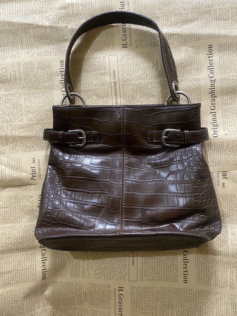 Tommy Hilfiger Shoulder ( FREE SHIPPING) (Category: Shoulder Bags) located in Davao. Submitted by kuromisplace (Listing ID 1466149534, Image 1). Description: 📌last price posted This Tommy H hand bag. This is a great bag for your daily use, whether at work or doing errands. There are 3 compartments inside and middle compartment has zip closure. The bag itself can be closed by a magnetic button. You can fit a small iPad or tablet in one of the com