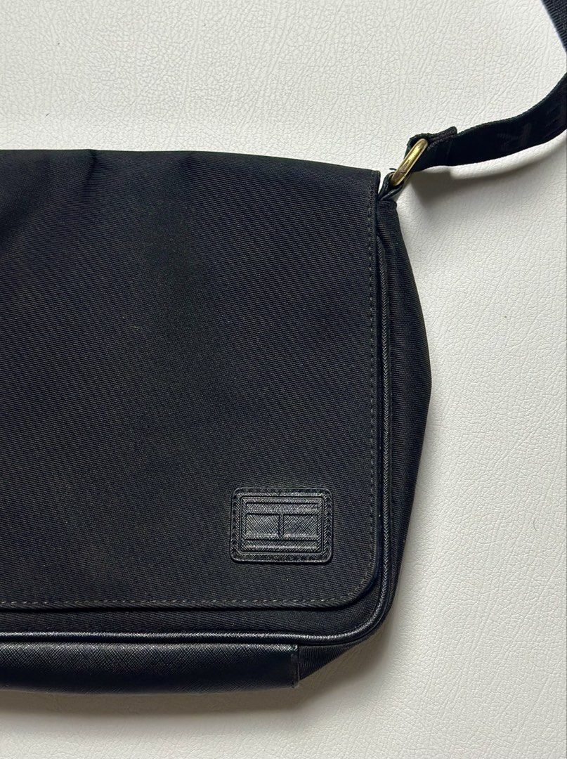 TOMMY HILFIGER Sling (Category: Sling Bags) located in General Santos City (Dadiangas). Submitted by uragon.apparel (Listing ID 1469755447, Image 2). Description: .