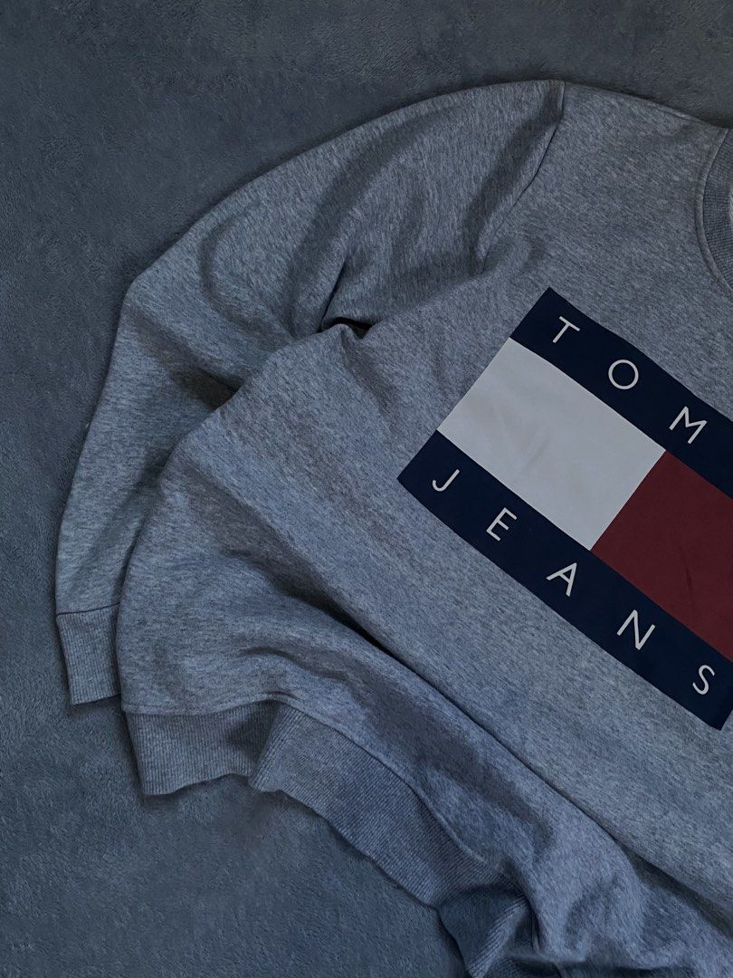 Tommy Sweater (Category: Coats, Jackets and Outerwear) located in Manila. Submitted by fitmitless.fl (Listing ID 1469722498, Image 3). Description: width: 22-23 length: 25 color rate:10/10 condition:10/10 Issue: n/a.