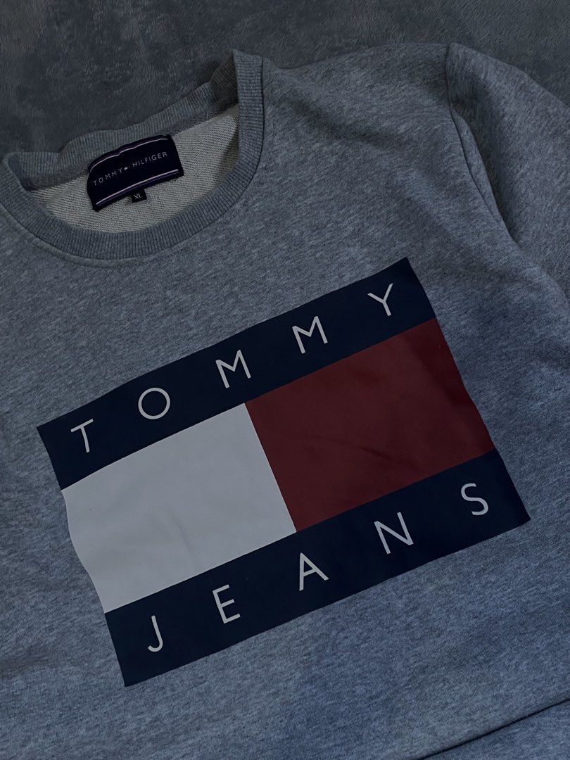 Tommy Sweater (Category: Coats, Jackets and Outerwear) located in Manila. Submitted by fitmitless.fl (Listing ID 1469722498, Image 2). Description: width: 22-23 length: 25 color rate:10/10 condition:10/10 Issue: n/a.