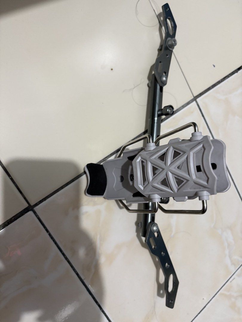 Top box, helmet and phone carrier (Category: Helmets and other Riding Gears) located in Manila. Submitted by oddstar.ecbee9 (Listing ID 1469753410, Image 2). Description: Take all.