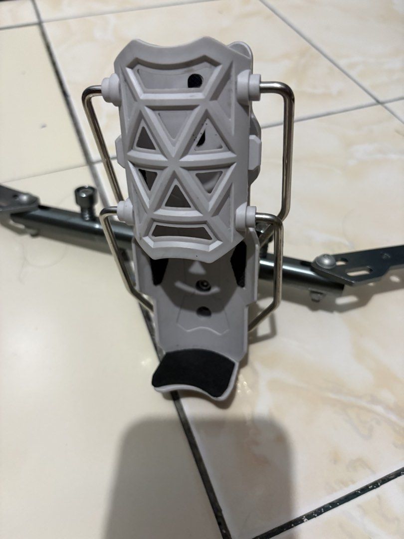 Top box, helmet and phone carrier (Category: Helmets and other Riding Gears) located in Manila. Submitted by oddstar.ecbee9 (Listing ID 1469753410, Image 1). Description: Take all.