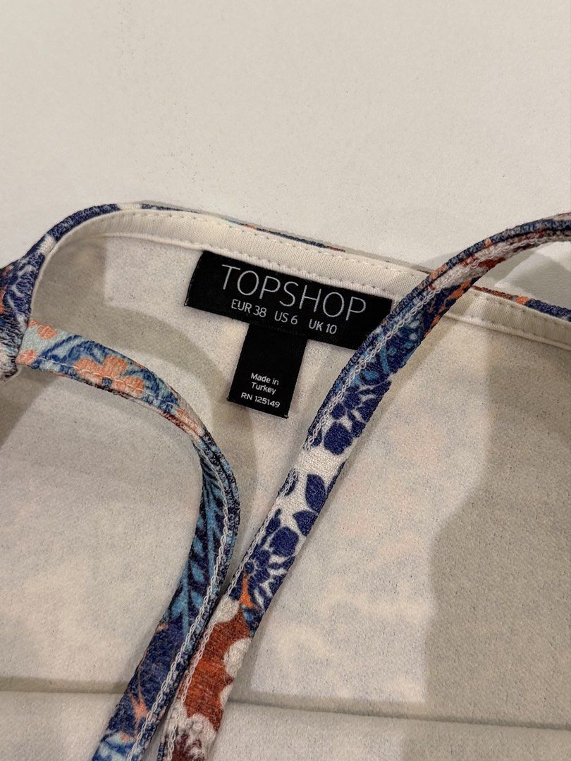 Topshop Blue Floral Patchwork Crop Top UK 10 (Category: Sleeveless) located in Muntinlupa City. Submitted by henlo03 (Listing ID 1469611618, Image 2). Description: - Brand: Topshop - Design: Blue, rust, and white patchwork floral print - Style: Square neckline with thin double straps, short/crop length - Size: UK 10, EUR 38, US 6 - Origin: Made in Turkey - Fabric: Lightweight and comfy - Condition: like new .
