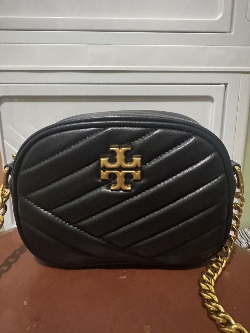 Tory Burch Kira Chevron (Category: Cross-body Bags) located in Angeles City. Submitted by shaneyykcloset. (Listing ID 1469757232, Image 1). Description: Tory Burch Kira Chevron Small Camera Bag in Black 🖤 perfect for everyday look Barely worn, 100% Authentic Money back if not guaranteed on hand ready to ship condition 8.5/10 p.s bakasyon lang po sa Pinas Selling my preloved bags in good condition pretty in person no scratch po pm lang po.