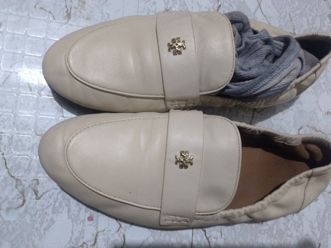Tory Burch loafers (Category: Flats & Sandals) located in Manila. Submitted by aumberhale04.41 (Listing ID 1469719843, Image 3). Description: .