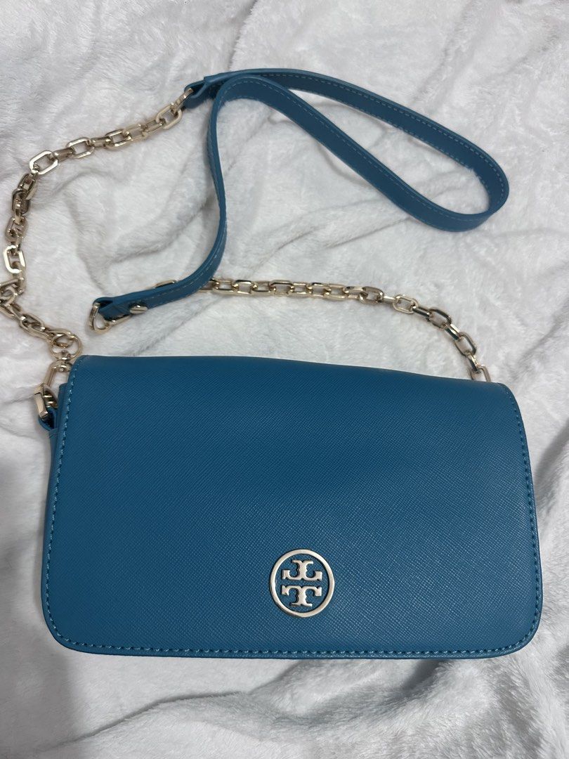Tory Burch Robinson (Category: Cross-body Bags) located in Malabon City. Submitted by seseche (Listing ID 1469720211, Image 2). Description: Tory burch blue leather Robinson adjustable chain crossbody bag rarely used.