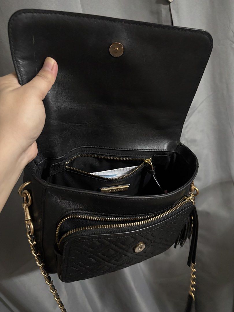 Tory burch sling bag (Category: Cross-body Bags) located in Manila. Submitted by cappadociadream (Listing ID 1469652693, Image 2). Description: Super spacious and elegant.