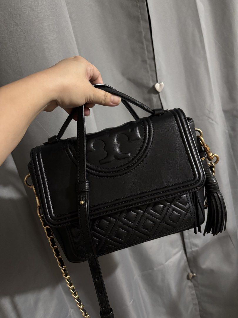 Tory burch sling bag (Category: Cross-body Bags) located in Manila. Submitted by cappadociadream (Listing ID 1469652693, Image 1). Description: Super spacious and elegant.