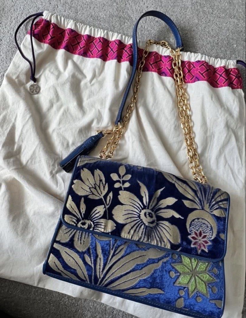 Tory burch velvet chain bag (Category: Luxury Bags & Wallets) located in Makati City. Submitted by nmvs1 (Listing ID 1469581957, Image 3). Description: Tory burch velvet and patent leather hand bag chain shoulder bag strap can be asjusted long into body bag gold hardware Includes : dustbag No flaw except one small pen mark inside of bag Dimensions - 10.5 inches wide x 7.5 inches height x 3 inches depth x 12-22 inches strap drop Bought for 40k .