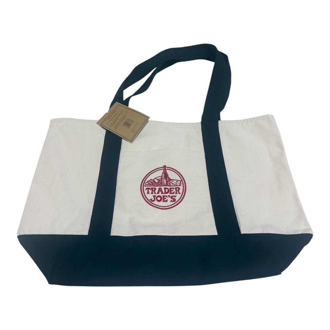 Trader Joe’s navy tote bag (Category: Tote Bags) located in Lipa City. Submitted by lifestyled (Listing ID 1469647349, Image 1). Description: Brand new with tags Trader Joe’s navy tote bag 💯 Authentic.