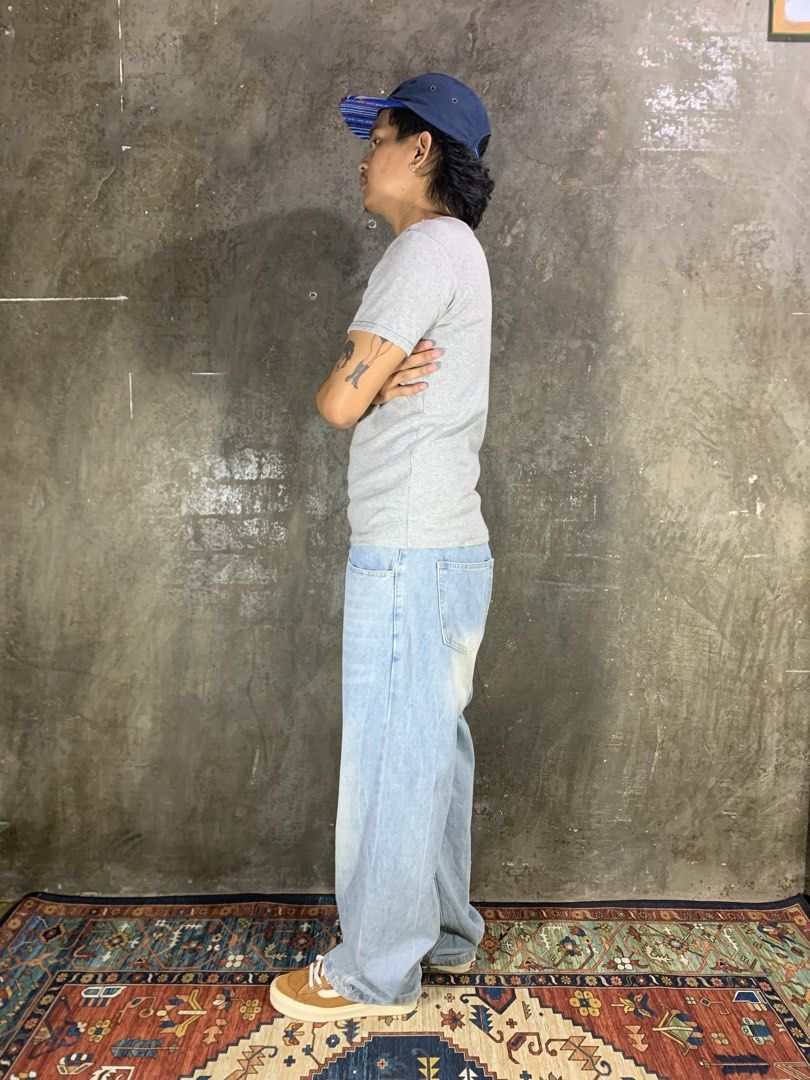 Trillion Wide Fit Pants (Category: Jeans) located in Aurora. Submitted by cpr_garments13 (Listing ID 1469681552, Image 3). Description: Models height 5’6 •Waist:30-34 •Thigh:13.5 •Length:38.5 •Leg opening:9.5 Good Condition -Semi hard x Thick .