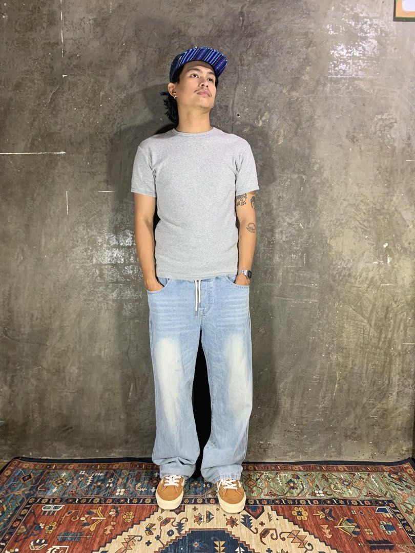 Trillion Wide Fit Pants (Category: Jeans) located in Aurora. Submitted by cpr_garments13 (Listing ID 1469681552, Image 1). Description: Models height 5’6 •Waist:30-34 •Thigh:13.5 •Length:38.5 •Leg opening:9.5 Good Condition -Semi hard x Thick .