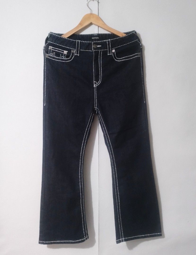 True Religion (Category: Jeans) located in Iligan City. Submitted by jh_pr0 (Listing ID 1469663296, Image 2). Description: Trūé Rèlígîóñ (white big stitch) Brandnew coñdi (hangtag nlang kulang) Waist: 32 on tag fit til 33 on tape Length: 40" Hem: 10" Color rate: 10/10 No issue Mine: 2k+sf.