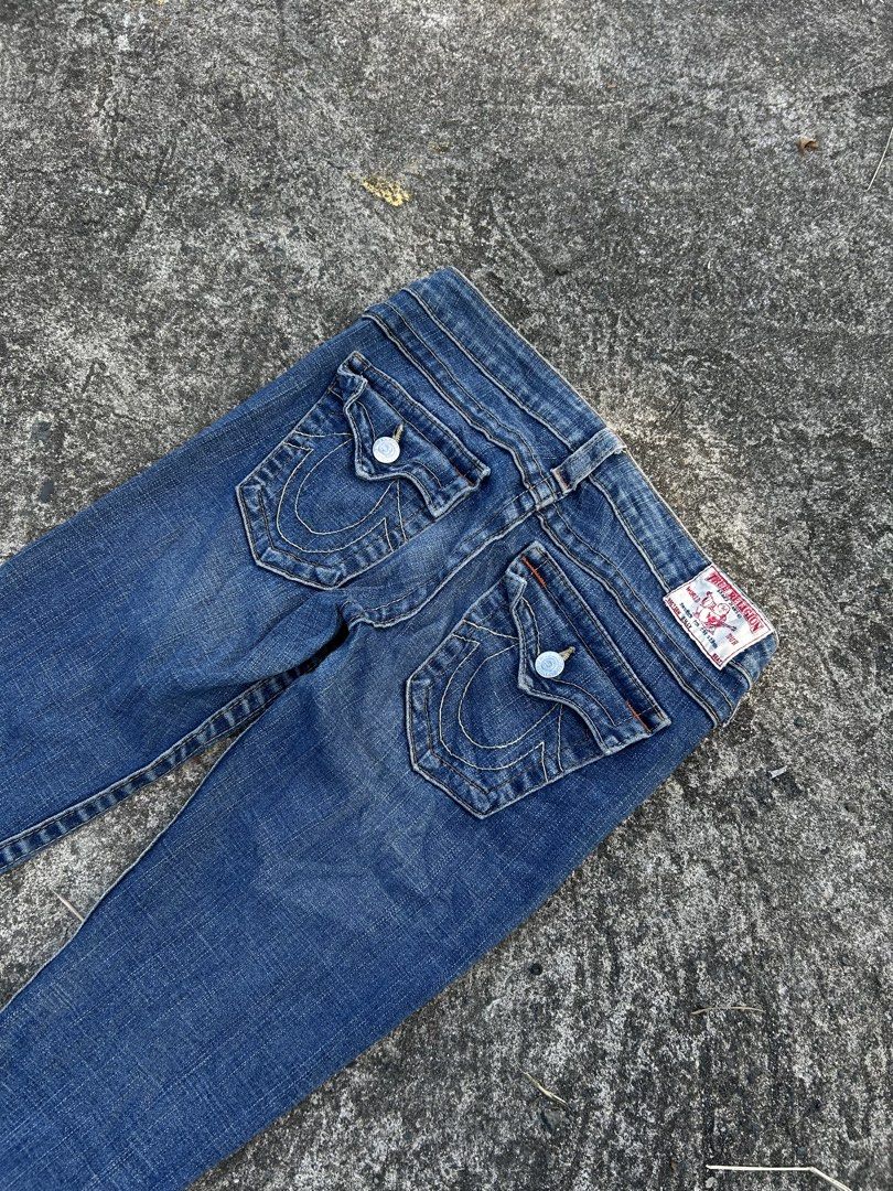 TRUE RELIGION DENIM PANTS (Category: Jeans) located in Cavite. Submitted by pumpinthriftin (Listing ID 1469640250, Image 2). Description: L - 41 HEM - 7.