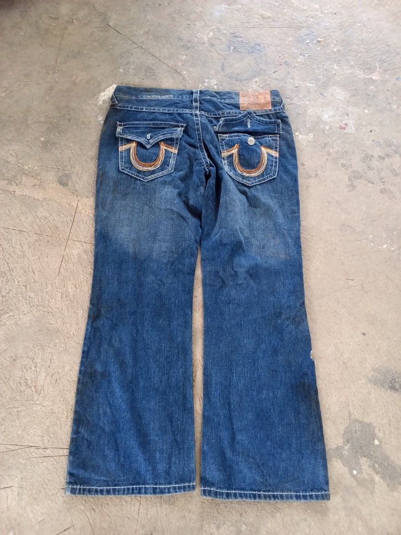 True religion super baggy (Category: Jeans) located in Manila. Submitted by tcbukay_zxc25 (Listing ID 1469757498, Image 1). Description: true religion super baggy size 40 big size good condition issue hole stain dumi.