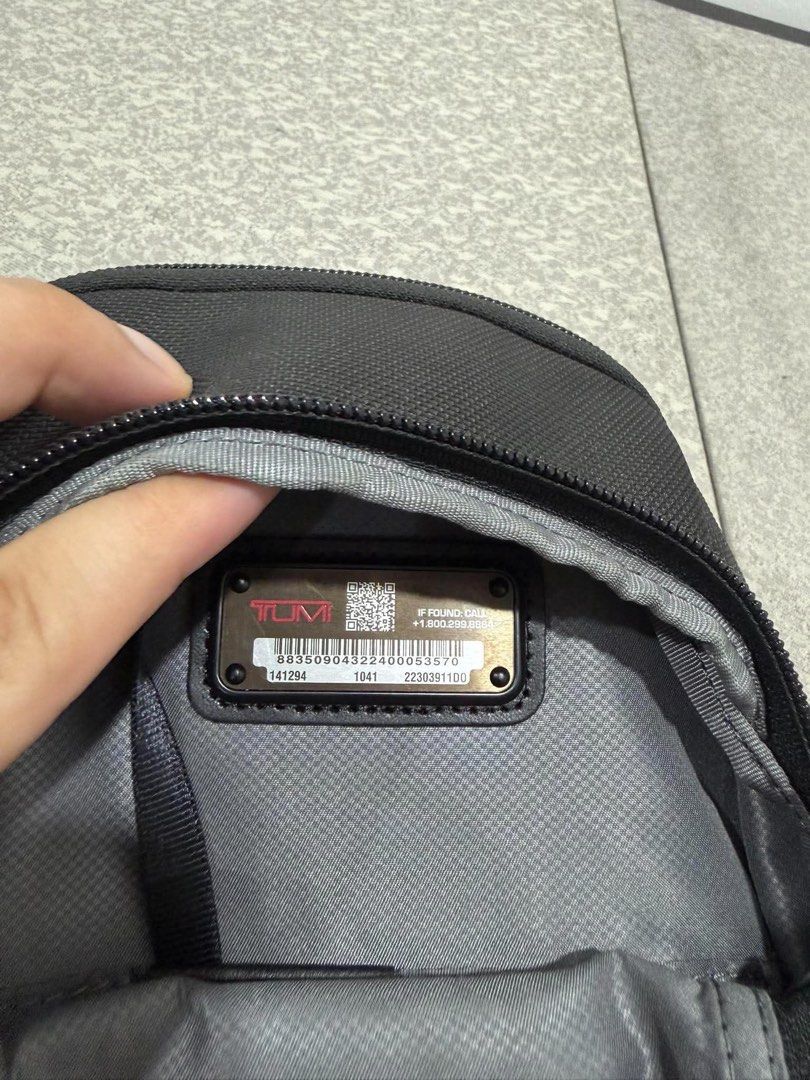 Tumi belt bag (Category: Belt bags, Clutches and Pouches) located in Manila. Submitted by dralphv (Listing ID 1469707271, Image 2). Description: Belt Bag tumi. Few times used. Decluttering.