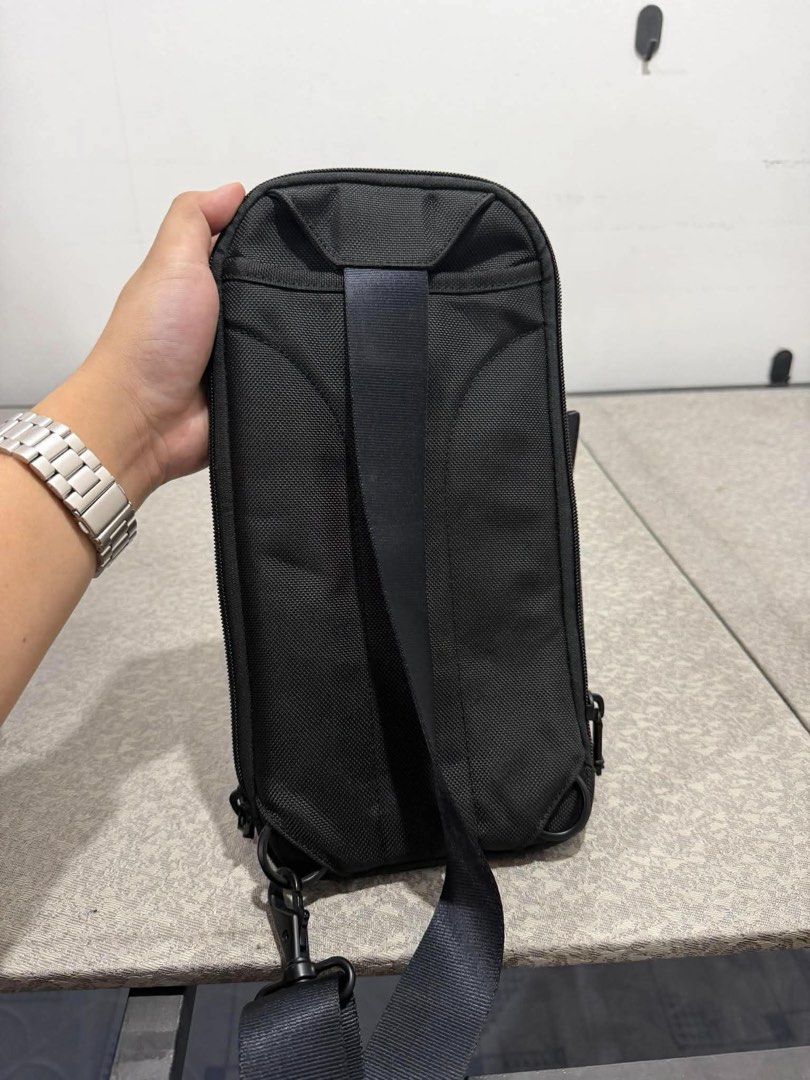 Tumi belt bag (Category: Belt bags, Clutches and Pouches) located in Manila. Submitted by dralphv (Listing ID 1469707271, Image 3). Description: Belt Bag tumi. Few times used. Decluttering.