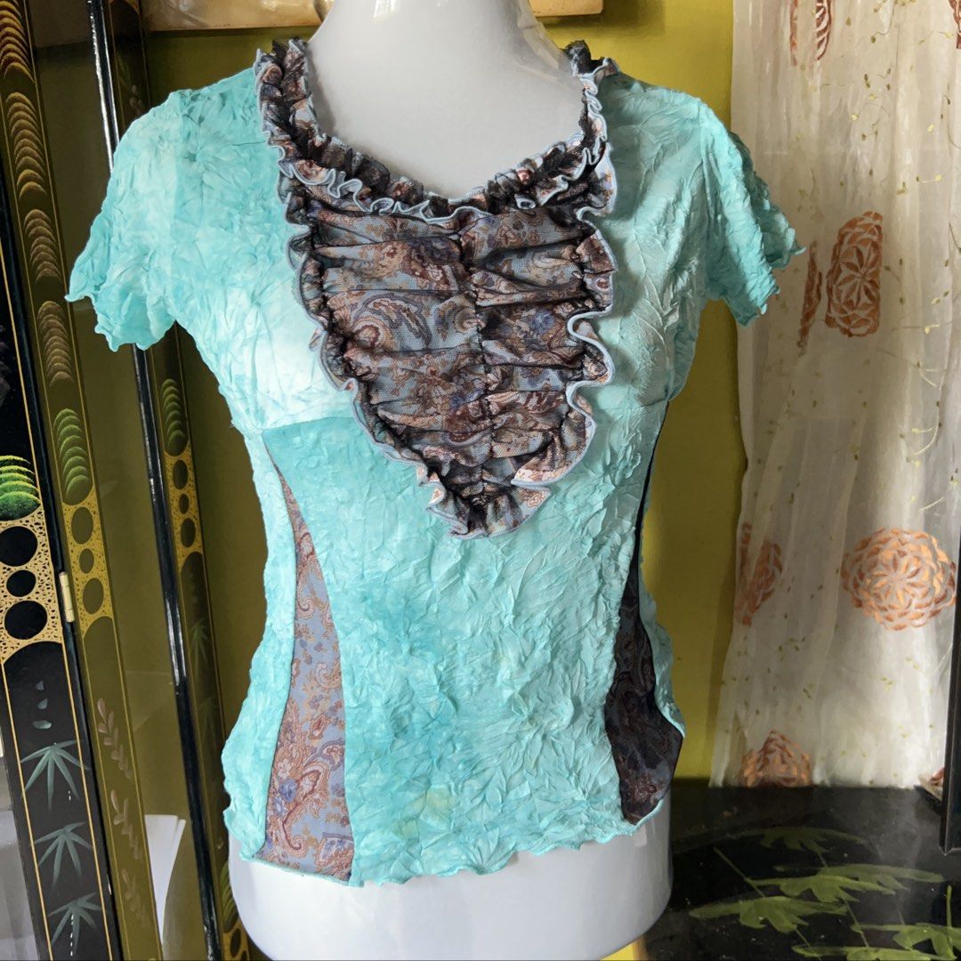 turquoise crinkle paisley ruffle top (Category: Blouses) located in Manila. Submitted by la.vida.vtg (Listing ID 1469613903, Image 1). Description: .
