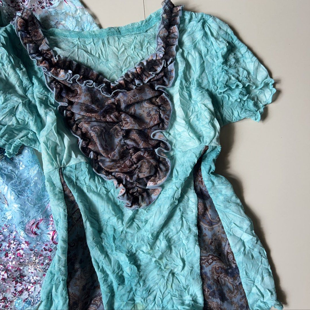 turquoise crinkle paisley ruffle top (Category: Blouses) located in Manila. Submitted by la.vida.vtg (Listing ID 1469613903, Image 2). Description: .