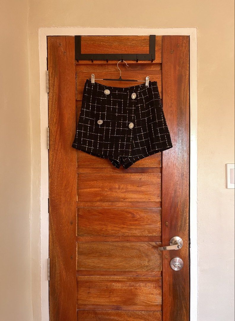 Tweed Skort (Category: Shorts) located in Baler. Submitted by declutterwithrhys (Listing ID 1469581751, Image 1). Description: FOR SALE (PLEASE MAKE READING A HABIT) TWEED SKORT WITH INNER LIKE NEW CONDITION SIZE 26 TO 27 WAISTLINE LENGTH 13 INCHES RISE 13 INCHES LEG HOLE 12 INCHES COLOR RATE 9.5/10 SUPER NICE IN ACTUAL HIGH QUALITY FABRIC WORKING ANG ZIPPER KINDLY CHECK THE PHOTOS FOR THE COMPLETE DETAILS ANG MINIMAL FLAW LANG IS NATANGGAL YUNG 